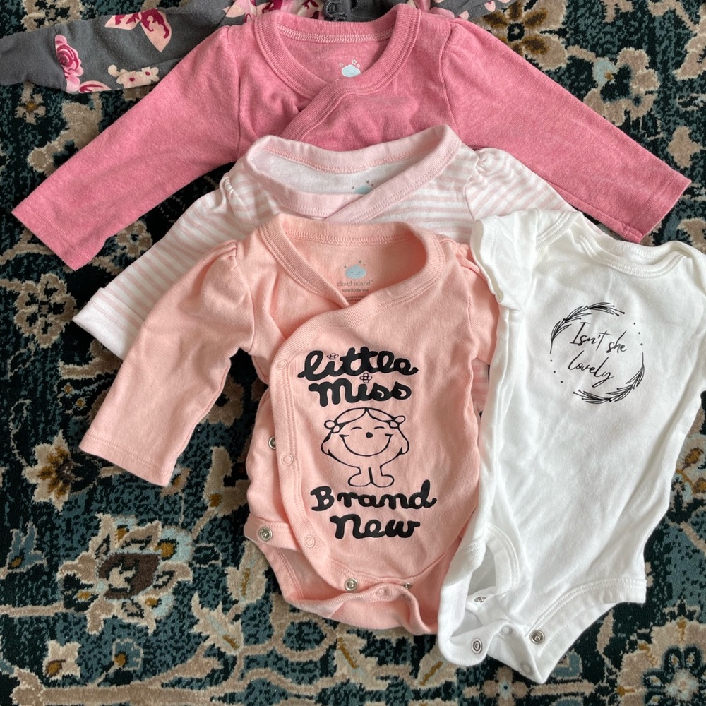 Newborn custom bundle. - Picture 2 of 3